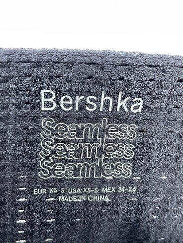 xs Beden çeşitli Renk Bershka Mini Şort %70 İndirimli.