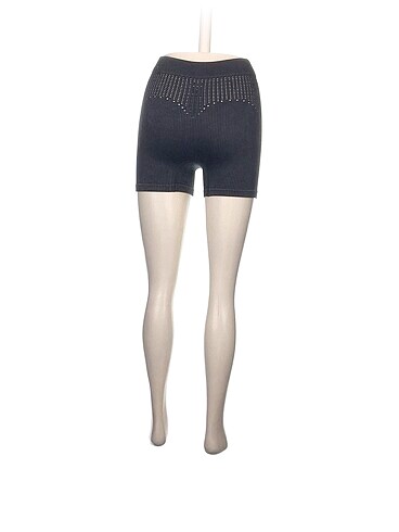 xs Beden Bershka Mini Şort %70 İndirimli.