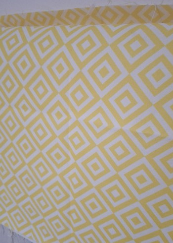 Sarı Kareli runner veya kırlent dikilebilir