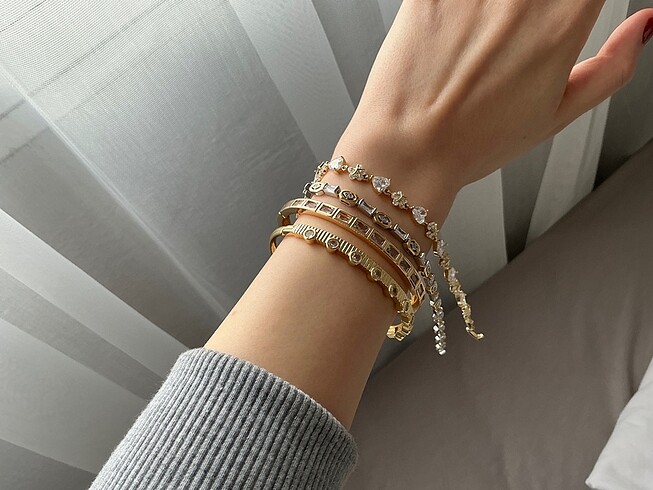 Pandora Taş detaylı kelepçe