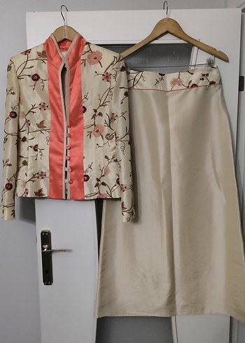 Bej Nakışlı Düğmeli Kadın Ofis Takımı - Görsel 2