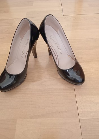 Diğer Siyah Parlak Rugan Stiletto Topuklu Kadın Ayakkabı