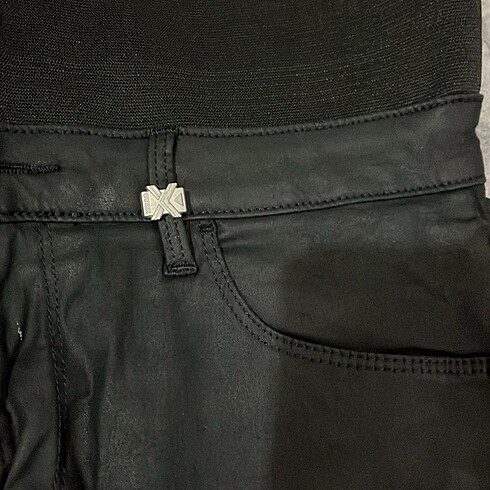 34 Beden siyah Renk guess kadın pantolon