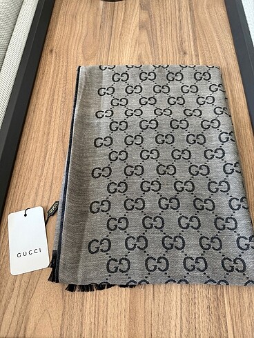 Beden Gucci şal