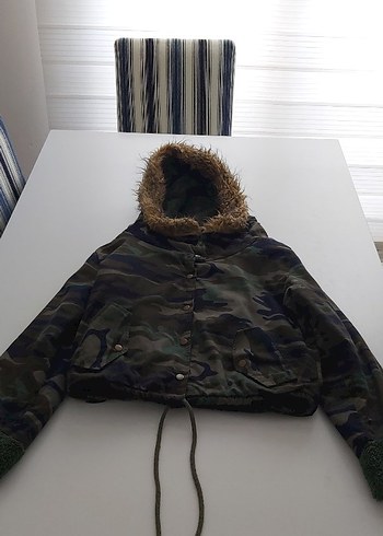 Kürk Detaylı Kamuflaj Kapüşonlu Kadın Mont - Görsel 6