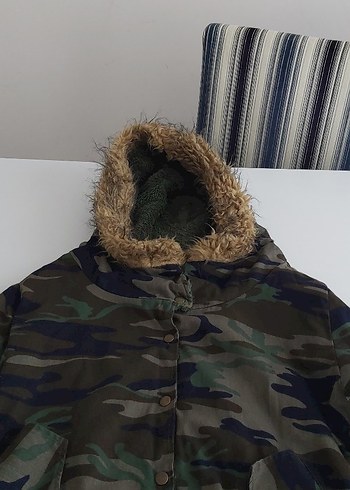 Kürk Detaylı Kamuflaj Kapüşonlu Kadın Mont - Görsel 5