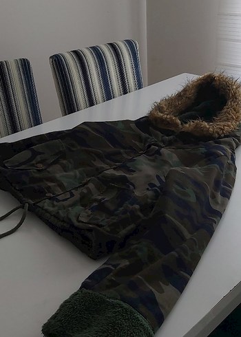 Pull and Bear Kürk Detaylı Kamuflaj Kapüşonlu Kadın Mont