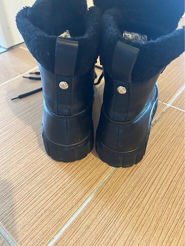 Nine west bot