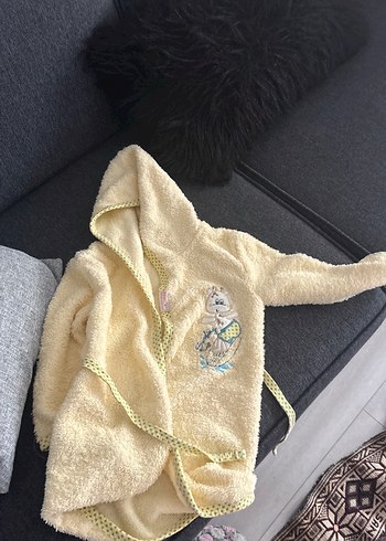  Nakışlı Sarı Kız Çocuk Bornozu çok az kullanırdı 0 1 yaş arası