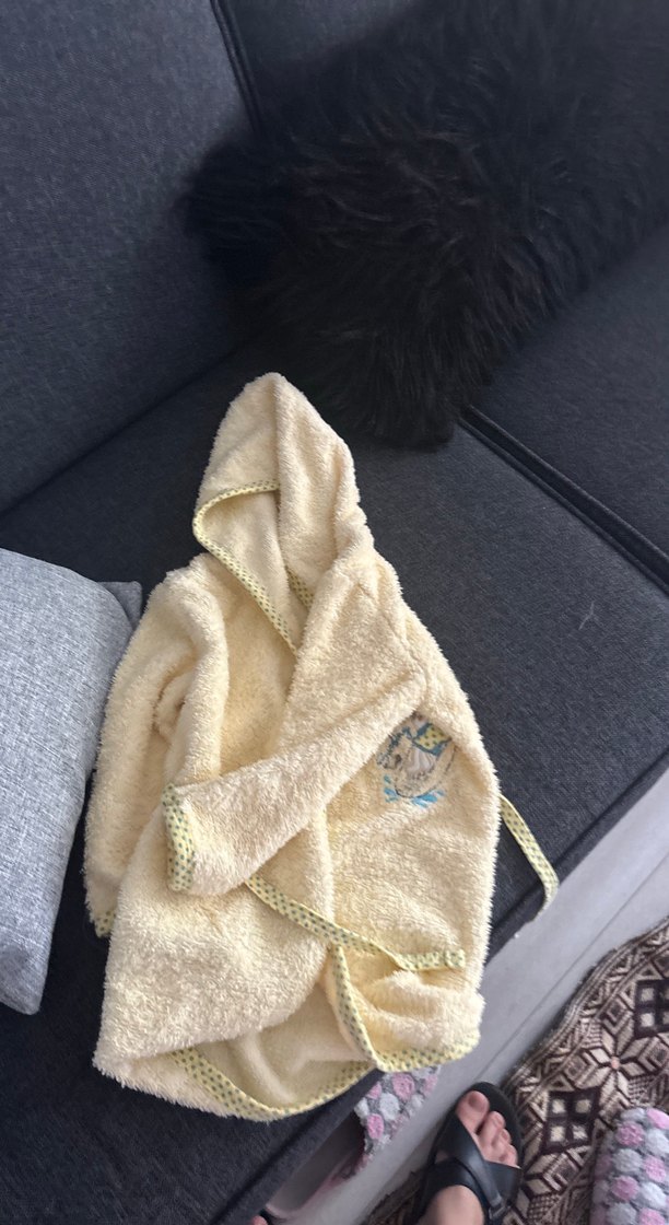 Nakışlı Sarı Kız Çocuk Bornozu çok az kullanırdı 0 1 yaş arası - Görsel 3