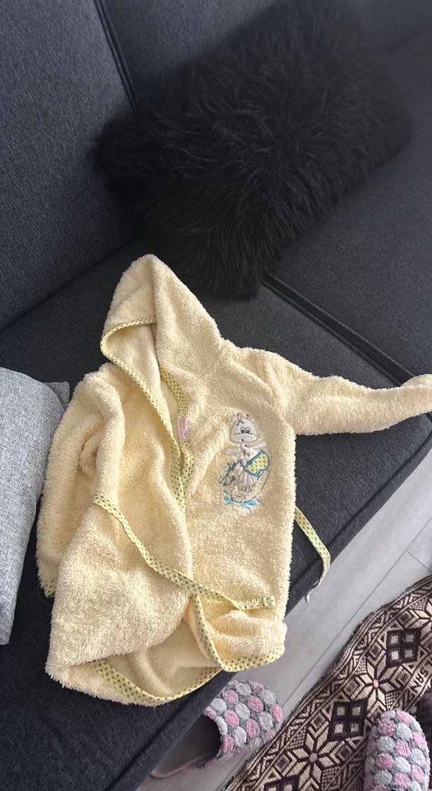 Nakışlı Sarı Kız Çocuk Bornozu çok az kullanırdı 0 1 yaş arası - Görsel 2