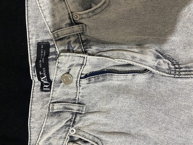 Zara Harika jean
