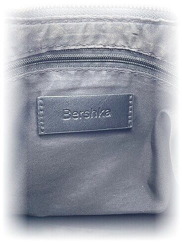  Beden Bershka Kol Çantası %70 İndirimli.
