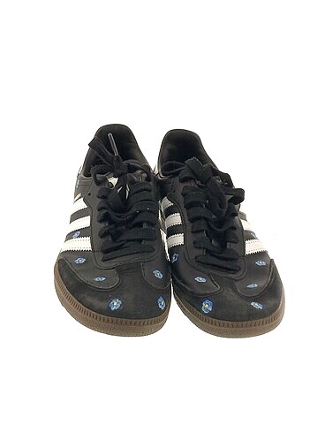 38 Beden Adidas Spor Ayakkabı %70 İndirimli.