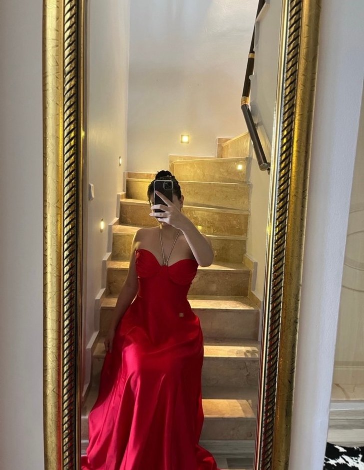 Kırmızı Drapeli Uzun Straplez Abiye Elbise - Görsel 3