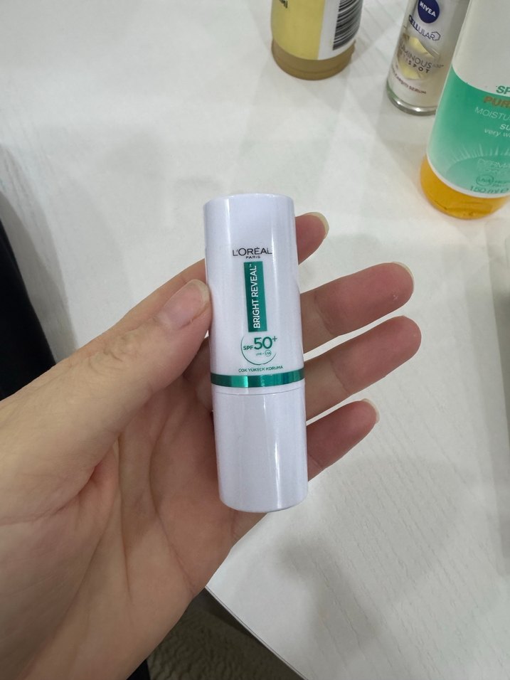 L'Oréal Bright Reveal SPF 50+ Güneş Koruyucu Stick - Görsel 2