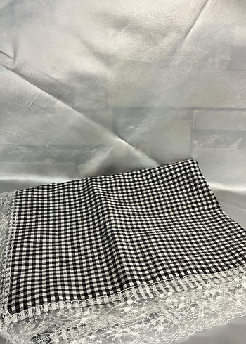 Siyah Gri Kareli Gotik Masa Örtüsü