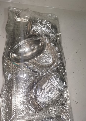 İşlemeli Parlak Altın Renkli Sofra Takımı - Görsel 2