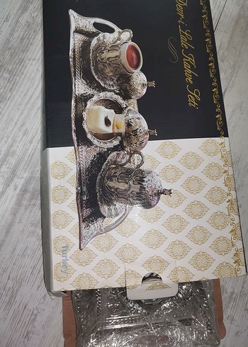 İşlemeli Parlak Altın Renkli Sofra Takımı - Görsel 3