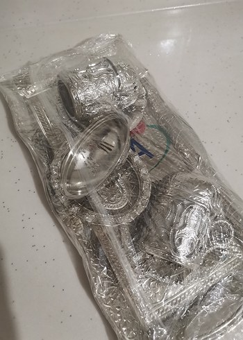 İşlemeli Parlak Altın Renkli Sofra Takımı - Görsel 5