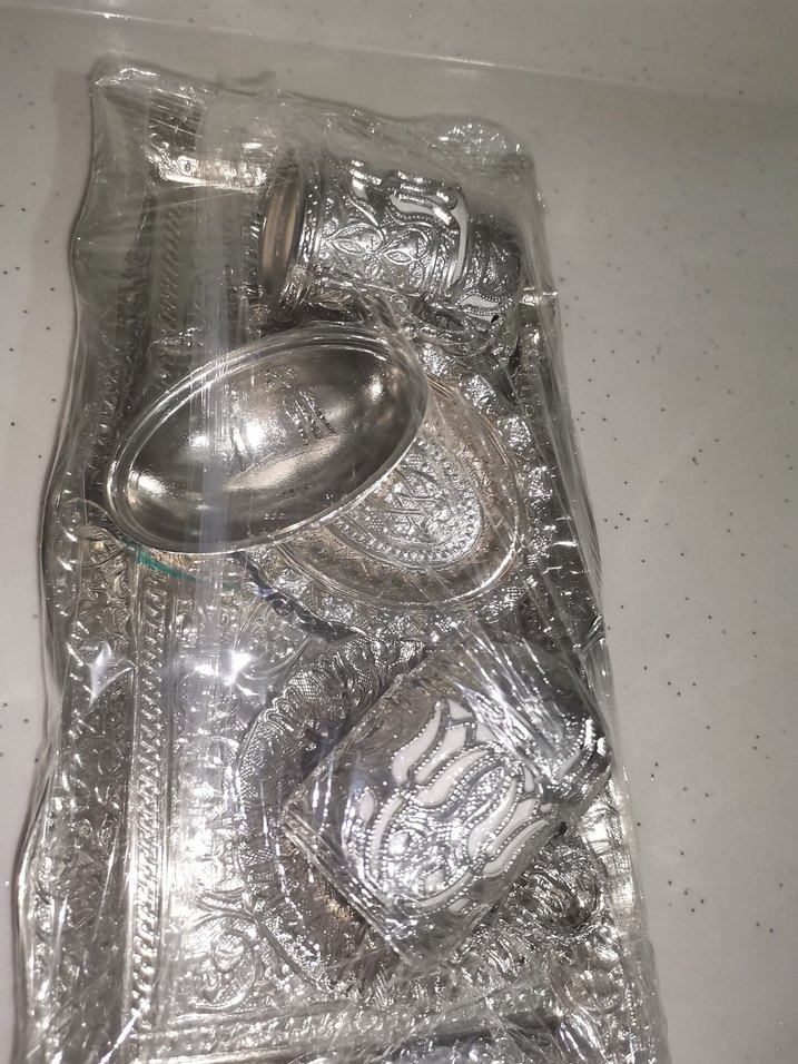 İşlemeli Parlak Altın Renkli Sofra Takımı - Görsel 2