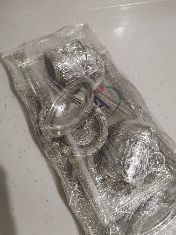 İşlemeli Parlak Altın Renkli Sofra Takımı - Görsel 5