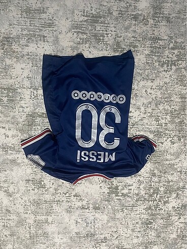 Adidas Paris 2022 forması arkasında 30 messi yazıyor