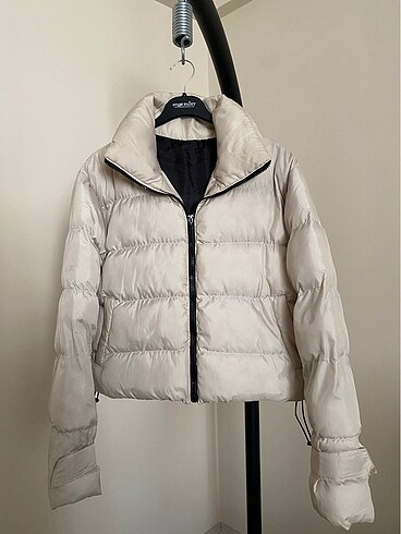 Beyaz mini mont