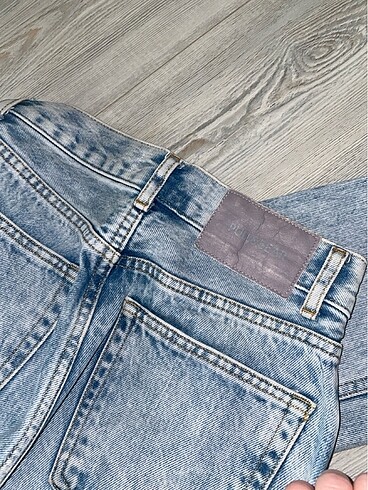 32 Beden mavi Renk pull and bear yırtık jean