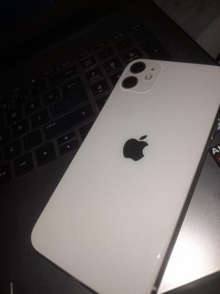 TR iPhone 11 64 GB acillll - Görsel 2