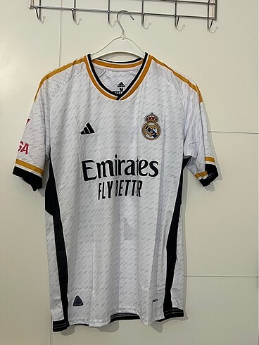 Adidas REAL MADRİD ARDA GÜLER FORMA M BEDEN