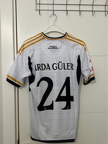 m Beden REAL MADRİD ARDA GÜLER FORMA M BEDEN