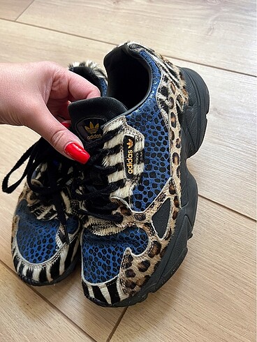 37 Beden siyah Renk Adidas Limited Edition Spor Ayakkabıı