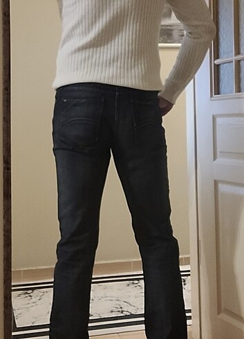 TOMMY HILFIGER JEANS