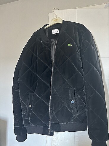 Lacoste Ürün lacoste orji değildir baya sıcak tutuyo ben izmiden 3.000 e