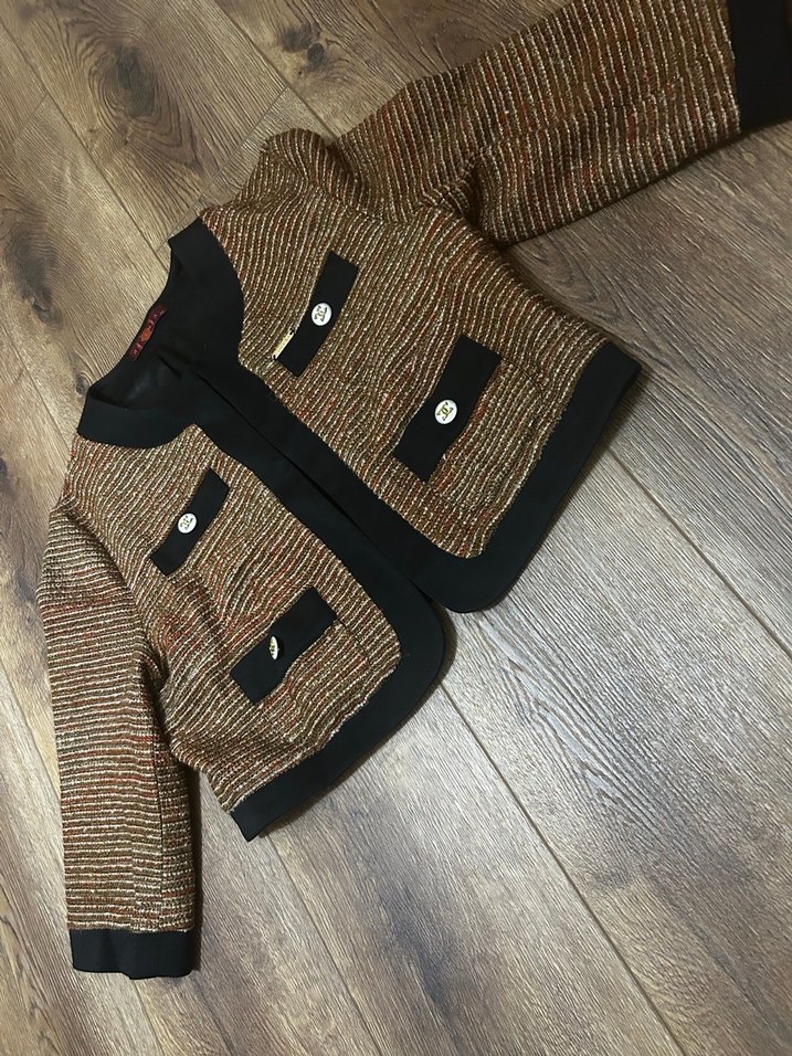 Şık resmi Düğmeli Mini Kadın Ceket - Görsel 2