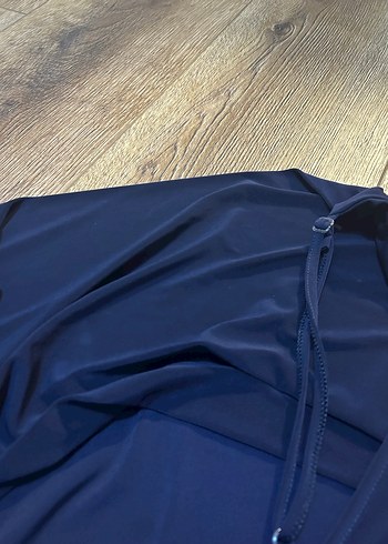 Degaje yaka askılı lacivert bluz - Görsel 4