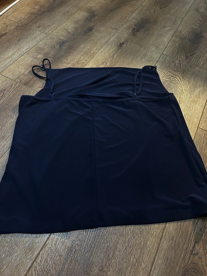 Degaje yaka askılı lacivert bluz - Görsel 3