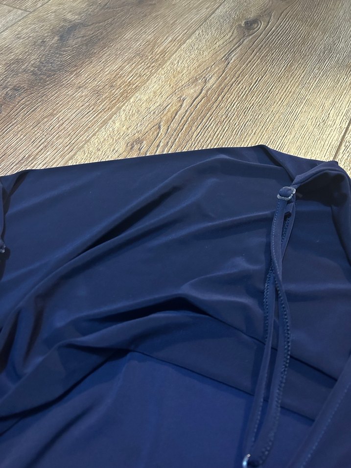 Degaje yaka askılı lacivert bluz - Görsel 4