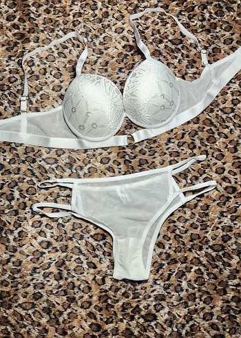 Victoria s Secret Dantel Detaylı Beyaz Bohem Sütyen ve Külot Takımı