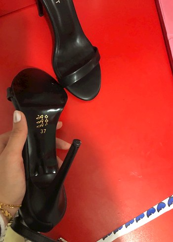 Siyah Tokalı İnce Topuklu Kadın Ayakkabı - Görsel 2