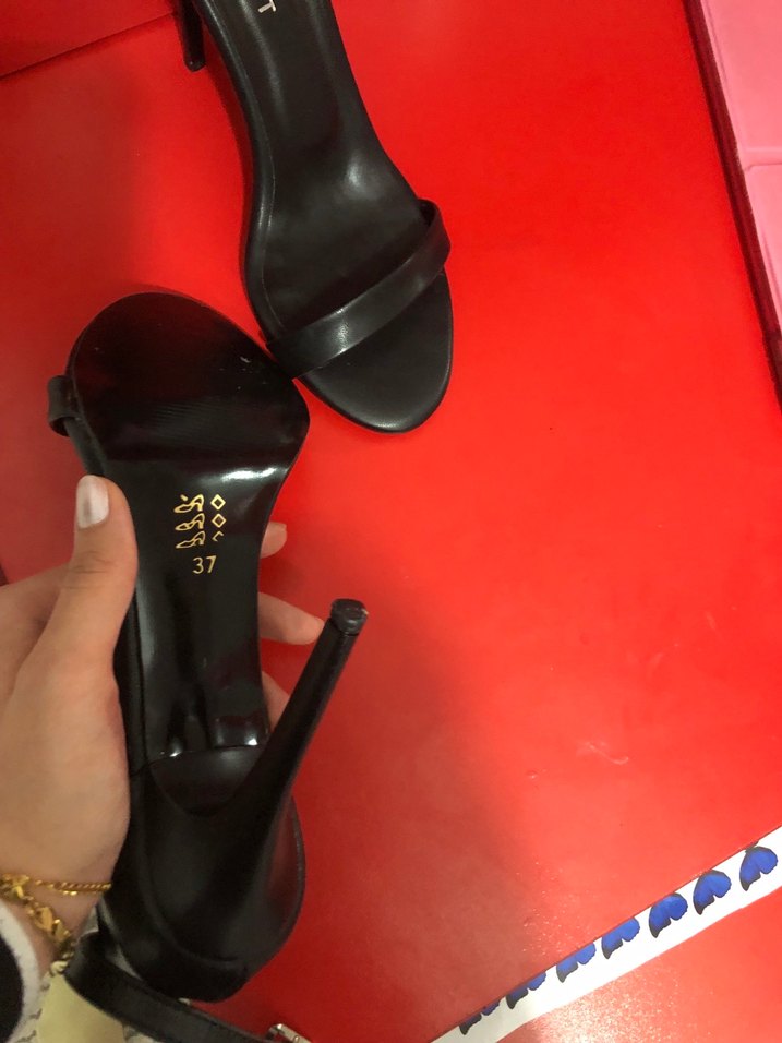 Siyah Tokalı İnce Topuklu Kadın Ayakkabı - Görsel 2