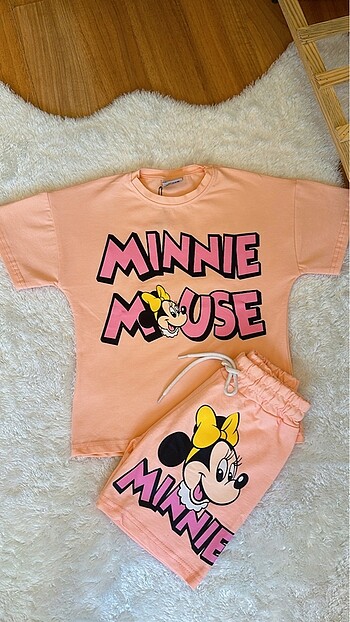 Diğer Minnie Mouse Şortlu Takım