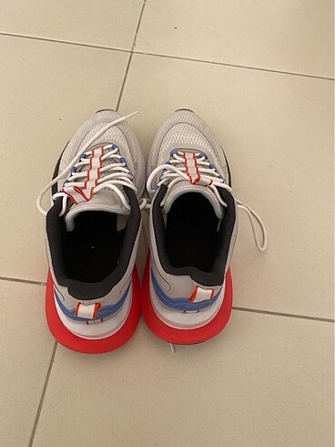 45 Beden beyaz Renk Adidas ayakkabı