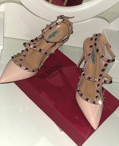 38 Beden ten rengi Renk Valentino stiletto ithal 38 beden