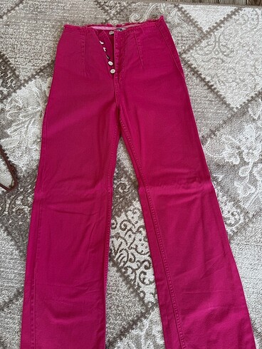 Pembe pantolon