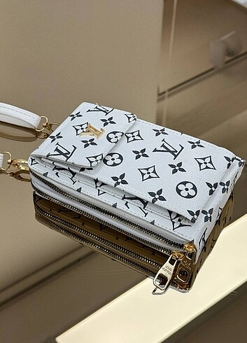 Louis Vuitton Kapaklı Phone Bag Ölçüleri: 19x12 cm 
