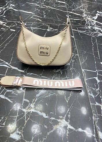 Miu Miu Miu miu baget çanta renkler mevcut sol kaydırın 