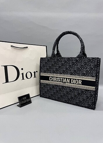 Dior Christian Dior Ölçüler 29x28 cm Renkler mevcut sol kaydırın 