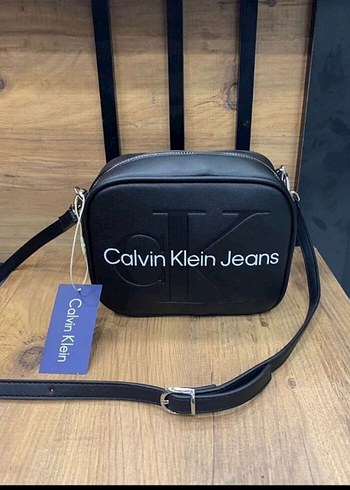 Calvin Klein Calvin Klein Siyah Deri Kadın Çapraz Çanta